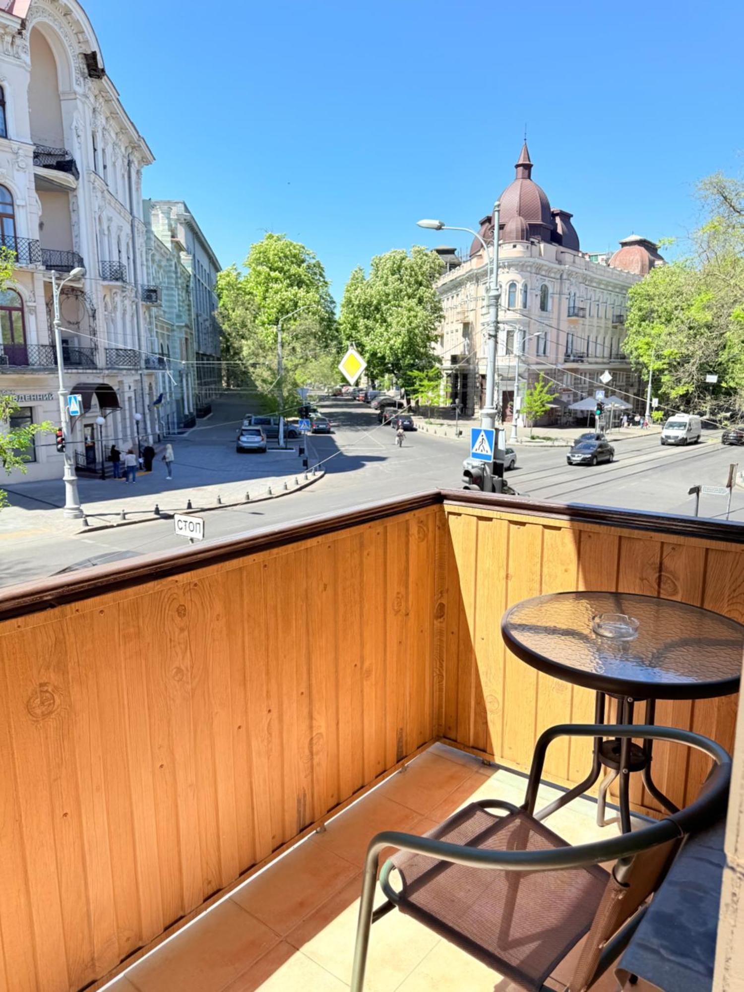 Appartement Светлая Квартира à Odessa Extérieur photo